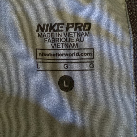 Nike shorts, size large - Picture 4 of 5